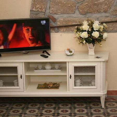 Guest House Le Gemelle Luras Bagian luar foto