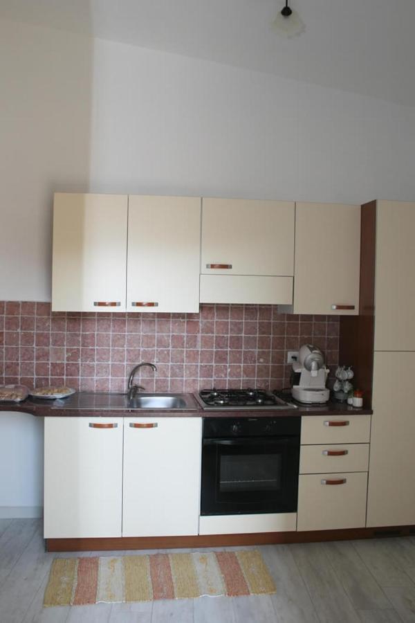 Guest House Le Gemelle Luras Bagian luar foto