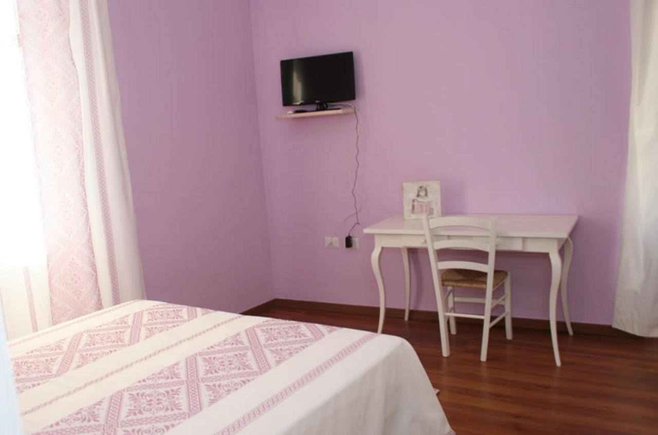 Guest House Le Gemelle Luras Bagian luar foto