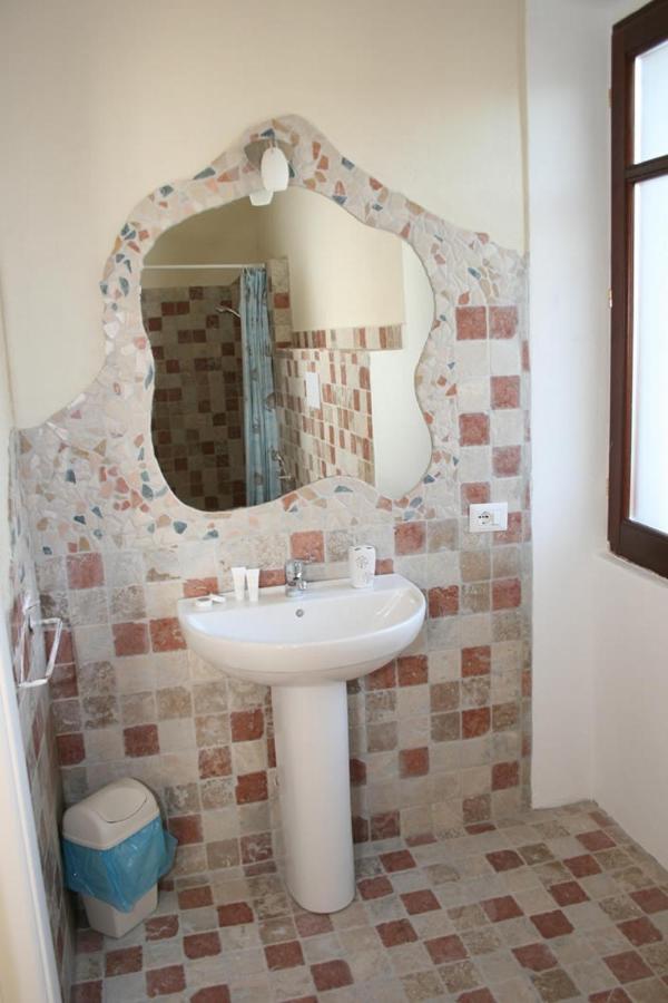 Guest House Le Gemelle Luras Bagian luar foto