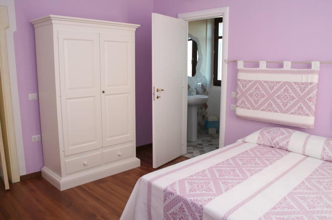 Guest House Le Gemelle Luras Bagian luar foto