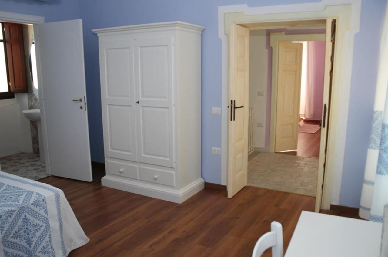 Guest House Le Gemelle Luras Bagian luar foto