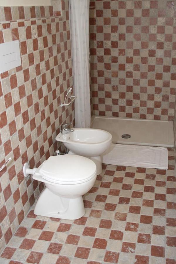 Guest House Le Gemelle Luras Bagian luar foto
