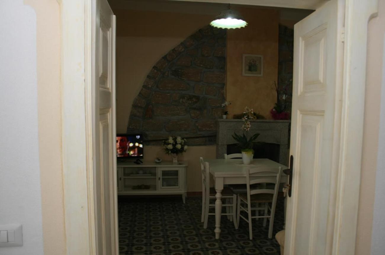 Guest House Le Gemelle Luras Bagian luar foto