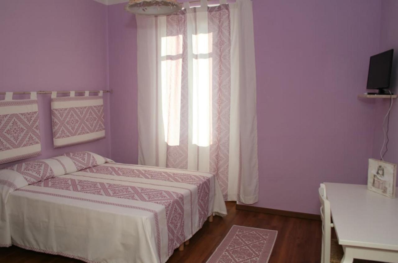 Guest House Le Gemelle Luras Bagian luar foto
