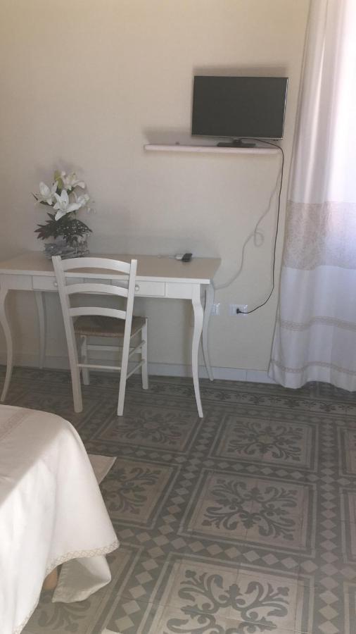 Guest House Le Gemelle Luras Bagian luar foto