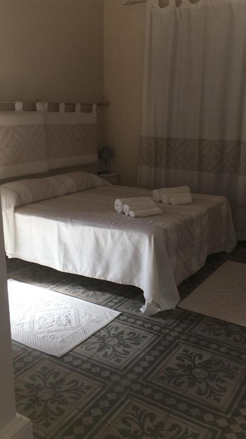 Guest House Le Gemelle Luras Bagian luar foto