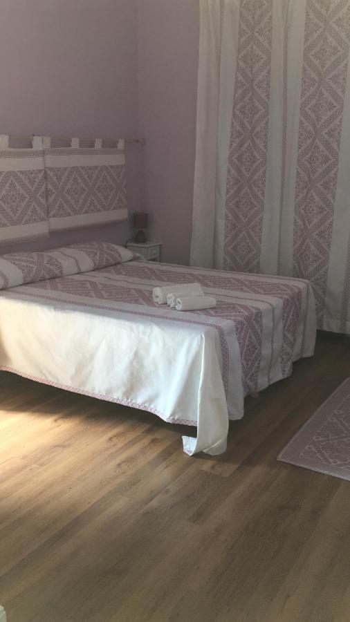 Guest House Le Gemelle Luras Bagian luar foto