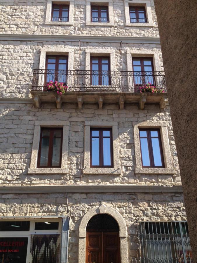 Guest House Le Gemelle Luras Bagian luar foto